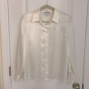 Women Vintage cream satin blouse size 12P/ Medium
